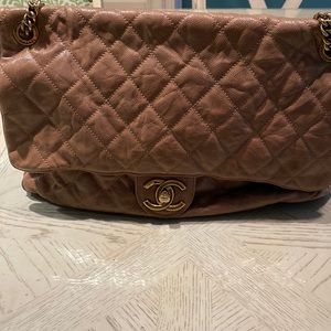 Chanel flapbag beige.